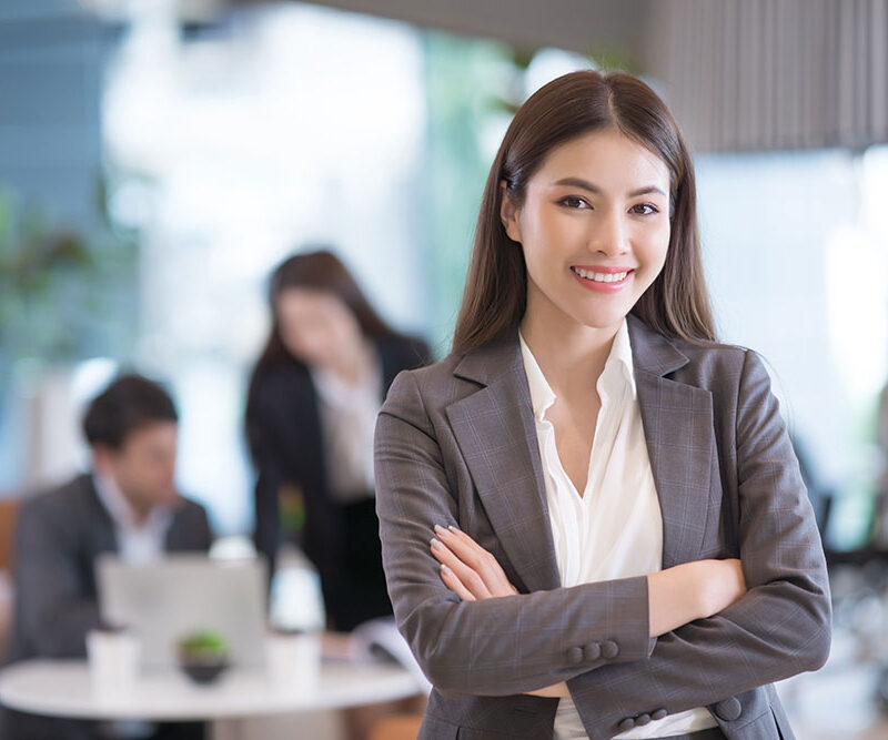 portrait-of-young-asian-business-woman